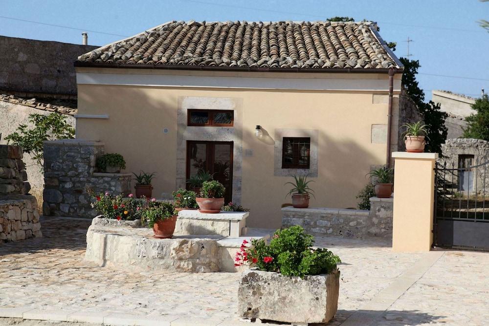 Artemisia Resort Puntarazzi Exterior photo